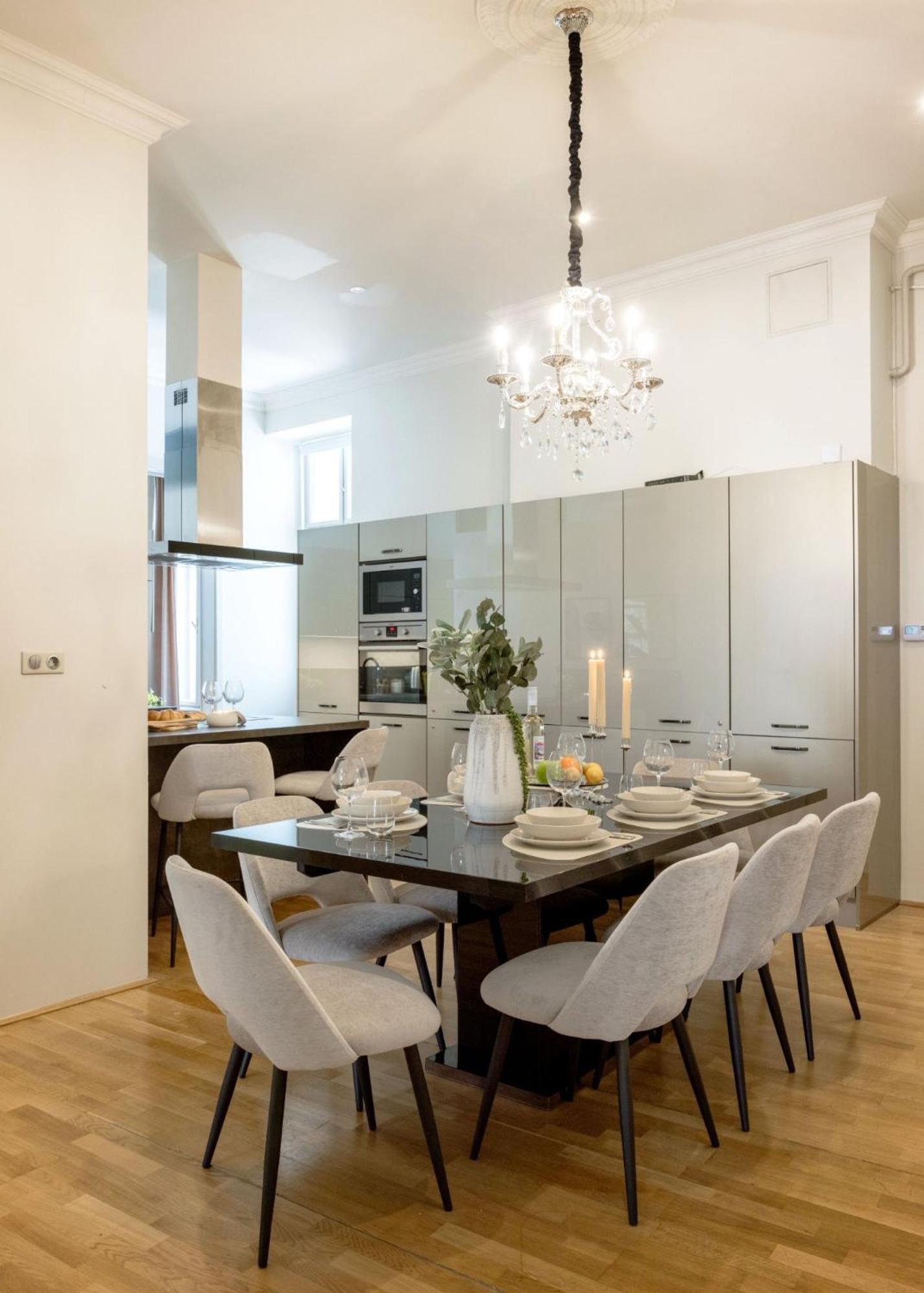 Timeless Elegant Apartment By Opera House Budapest Exterior foto
